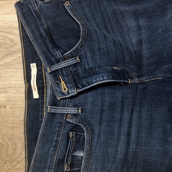 Levi Dark Wash Jeans - Picture 4 of 4